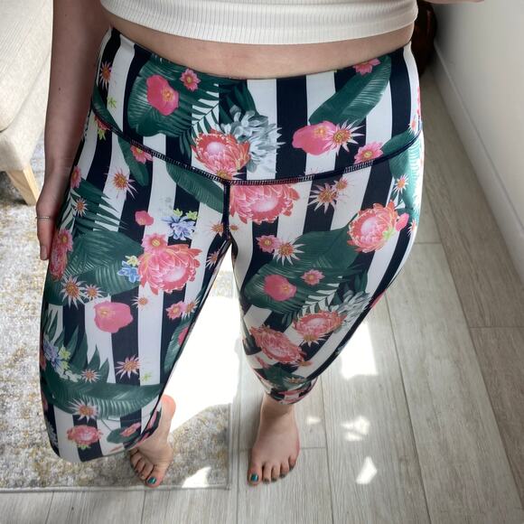 Lululemon Floral Stripe Print Wunder Under Crop Leggings Size 4 - Picture 4 of 4